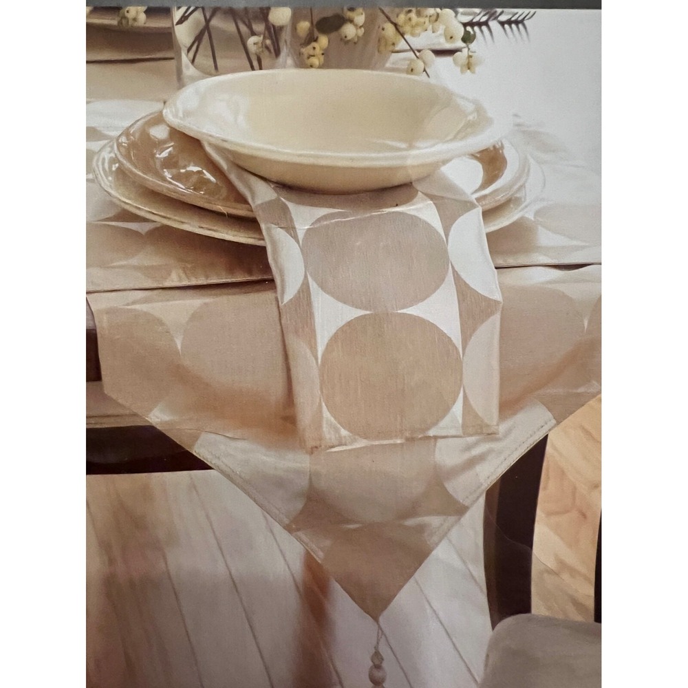NIP CROSCILL HOME Chester Tablecloth Rectangle 60" x 102" Platinum Circles